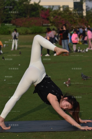 她的动作总是这么舒展