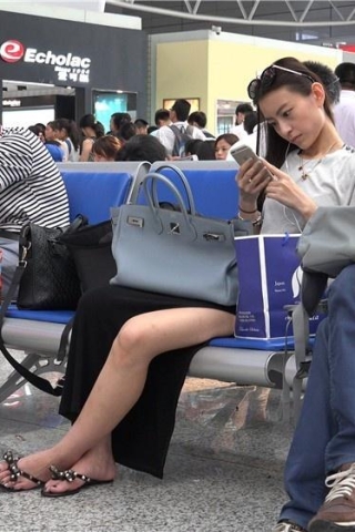 查看完整内容：苗条的美腿凉拖靓妹 [2.12 GB/MP4] （视频版） - 共10张图片