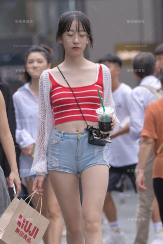 【视觉冲击赛贴】热裤大白腿的小鲜肉