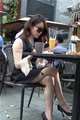 4k-街拍极品白皙美腿高跟鞋小资翘女郎 [1.16 GB]（视频版）