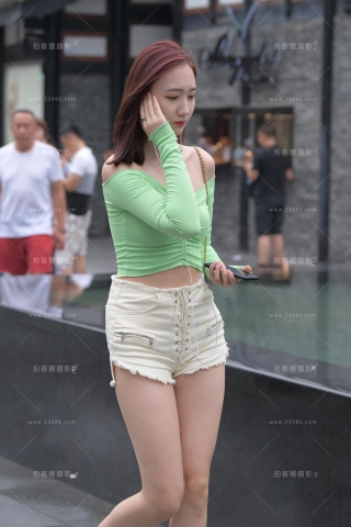 清爽性感热裤女孩