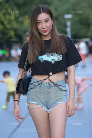 【街拍之魂赛帖】丰腴牛仔热裤