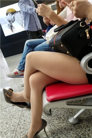 查看完整内容：4k超清，候车室自拍的极品丝袜高跟鞋美女（视频版） - 共10张图片
