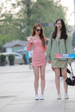 好漂亮的粉色裙小美女