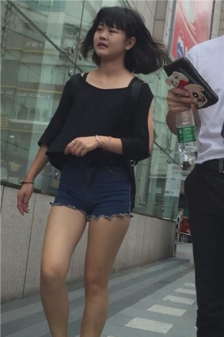 查看完整内容：街拍美臀热裤圆臀美女 [189 MB]（视频版） - 共8张图片