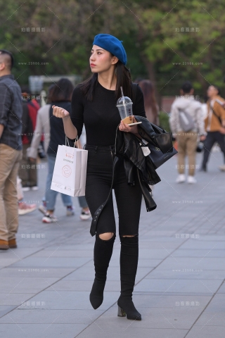 【街拍之魂赛帖】徘徊的黑色紧牛