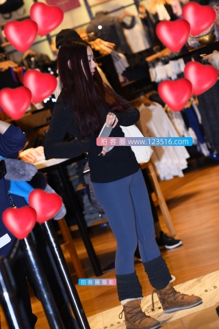 【咔喳赛贴】商场里的紧身裤