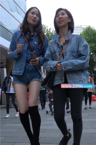 4K - 街拍长袖美腿超紧身热裤美眉 [785 MB/MP4]（视频版）