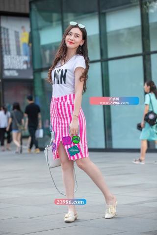 H45、时尚条纹包臀美女