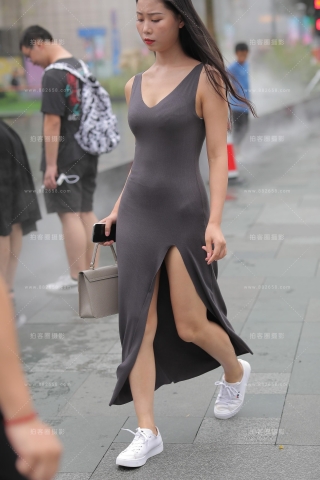 查看完整内容：贴身性感长裙 - 共21张图片