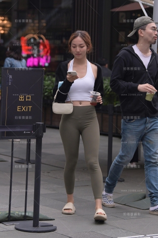 查看完整内容：肉感紧身裤美女 - 共19张图片