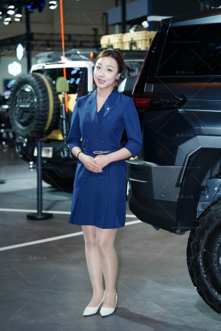 查看完整内容：2024年6月底某车展拍到的所有丝袜礼仪图集 - 共33张图片