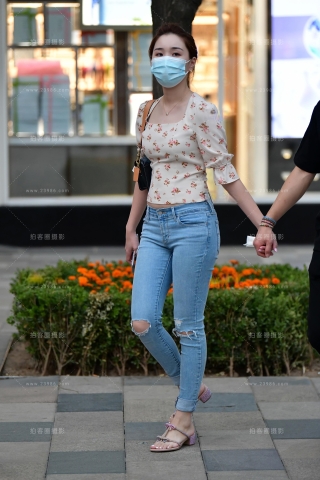 ★气质牛仔裤美女★