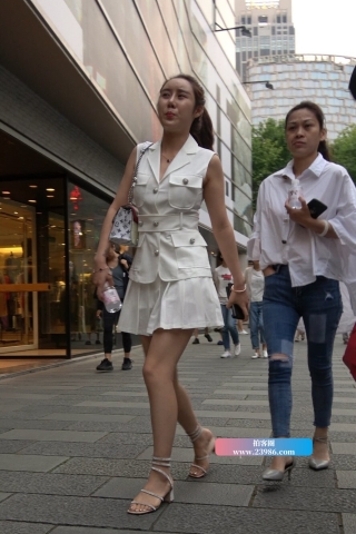 4K - 街拍白裙美女 [1.18 GB/MP4]（视频版）