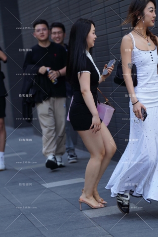 街拍超短紧致包臀裙美腿 【图片➕视频】
