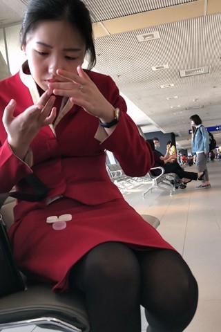 有谁可以帮忙空服小姐姐？（视频版）