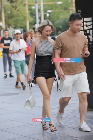 【视觉冲击赛帖】美背，性感肚兜女友