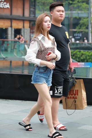 翘臀热裤小月牙