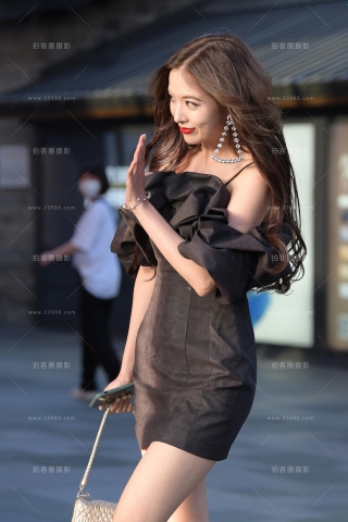 靓丽的美腿高跟美女