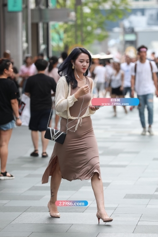 【凯恩赛帖】成熟美女的贴身长裙