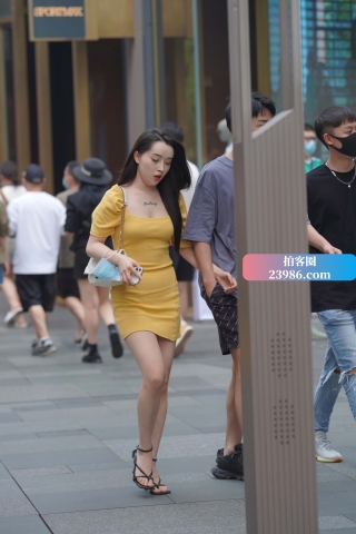 街拍黄色裙女友