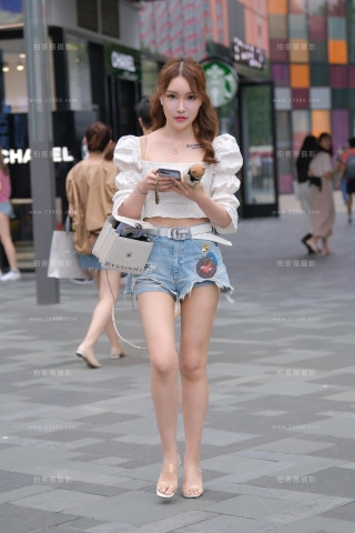 【街拍之魂赛帖】看似宽松 实则很紧致