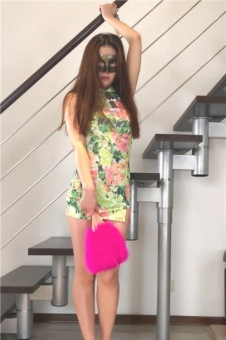 查看完整内容：秀工作室心心紧身碎花旗袍表演 [406 MB]（视频版） - 共6张图片