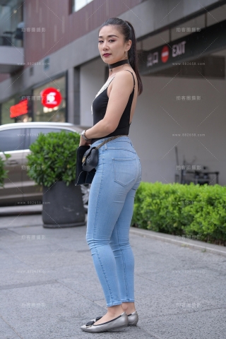 【街拍之魂赛帖】雨中搭讪丰臀韵味**