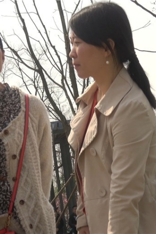 4k-丝袜美足米色鞋街拍美女（视频版）