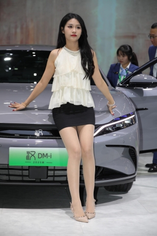 R9614 简约黑白温柔美女（完整版）