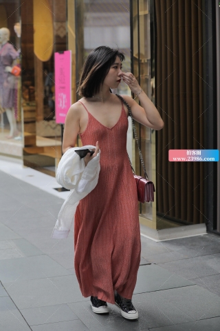 吊带长裙 带一些小性感