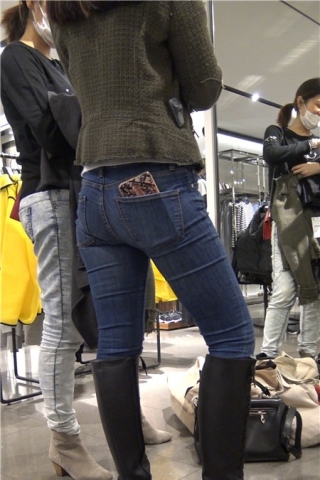 4k-服装店试衣服的紧身蓝牛街拍美女姐姐 [985 MB]（视频版）