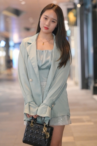 查看完整内容：邻家小妹（完整版） - 共19张图片