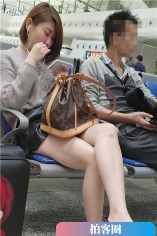 查看完整内容：4k-高铁站候车室听歌的白皙美腿小清新美眉。（视频版） - 共6张图片
