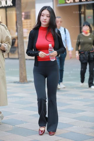 黑色紧身瑜伽裤美女