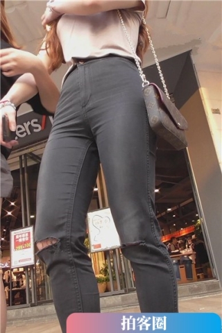 查看完整内容：街拍极品长发苗条身材女神姐姐，笑容甜美。[754 MB]（视频版） - 共10张图片