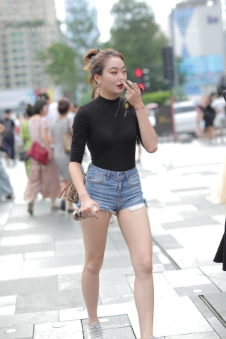 查看完整内容：热裤美背 - 共26张图片