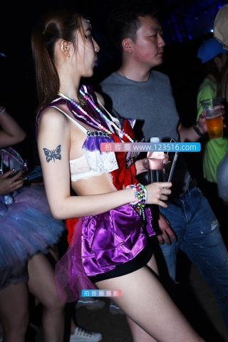 【咔喳赛贴】短裙妹妹