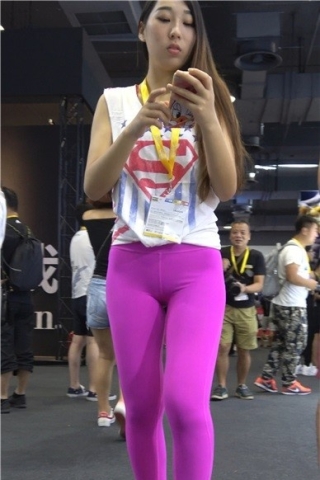 查看完整内容：4k-翘臀弹力裤性感美女小姐姐 [1.78 GB]（视频版） - 共8张图片