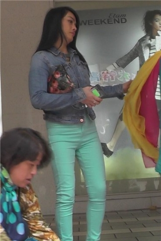 查看完整内容：牛仔学生小美女商场买买买，挑选到心仪的衣服 [622 MB]（视频版） - 共14张图片