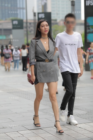 婀娜多姿大长腿气质美女