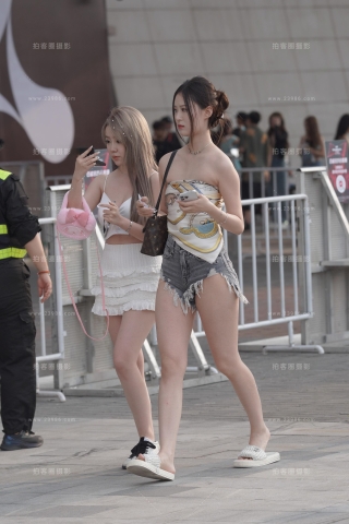 迷人的热裤女孩