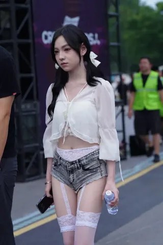 双马尾白丝热裤小姐姐（完整版）