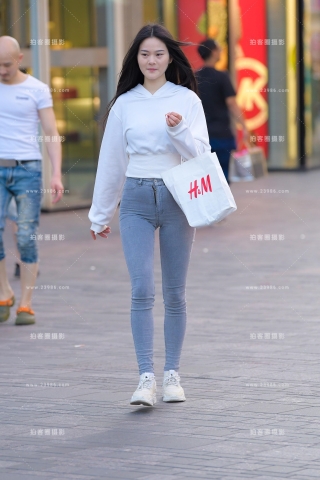 【红石赛帖】紧身牛仔美女