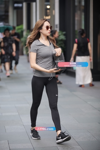 【凯恩赛帖】高冷紧身美眉