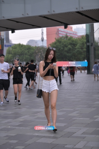 【街拍之魂赛帖】时尚热裤小少妇（城市版）