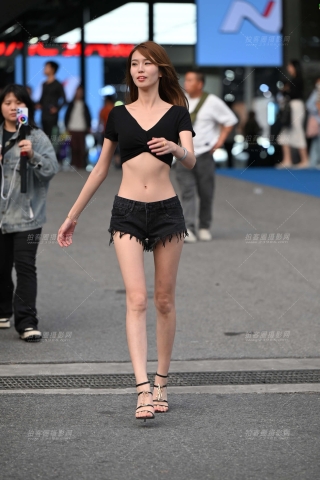 高挑苗条小蛮腰美眉