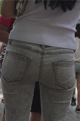 超紧身灰牛美腿性感小学妹 [2.16 GB]（视频版）