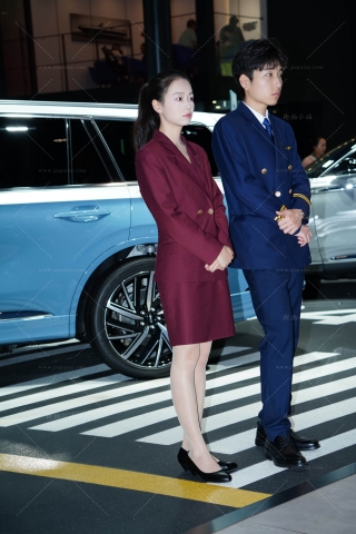 查看完整内容：（中集）2024年9月某大型che展SW美女全套图集 - 共27张图片