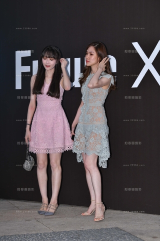 美腿美zu白皙凉高美女